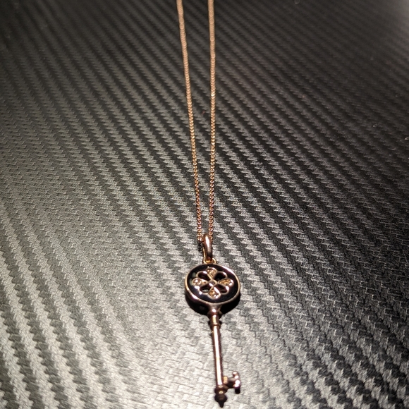 Rigant Key Necklace - Picture 3 of 4